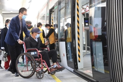 市殘聯組織開展無障礙環境體驗活動 殘疾人座車助力萬安之旅